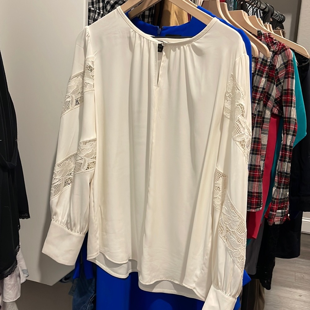 Ann Taylor cream long sleeve lace detail blouse Size large